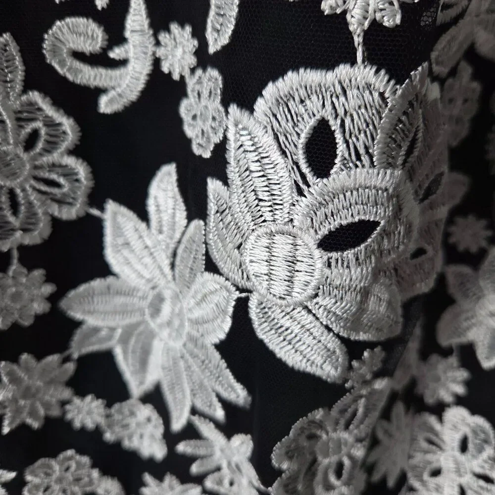 EUC BEAUTIFUL WHITE HOUSE BLACK MARKET WHITE BLACK EMBROIDERED DRESS SIZE 10 / M - Picture 8 of 16